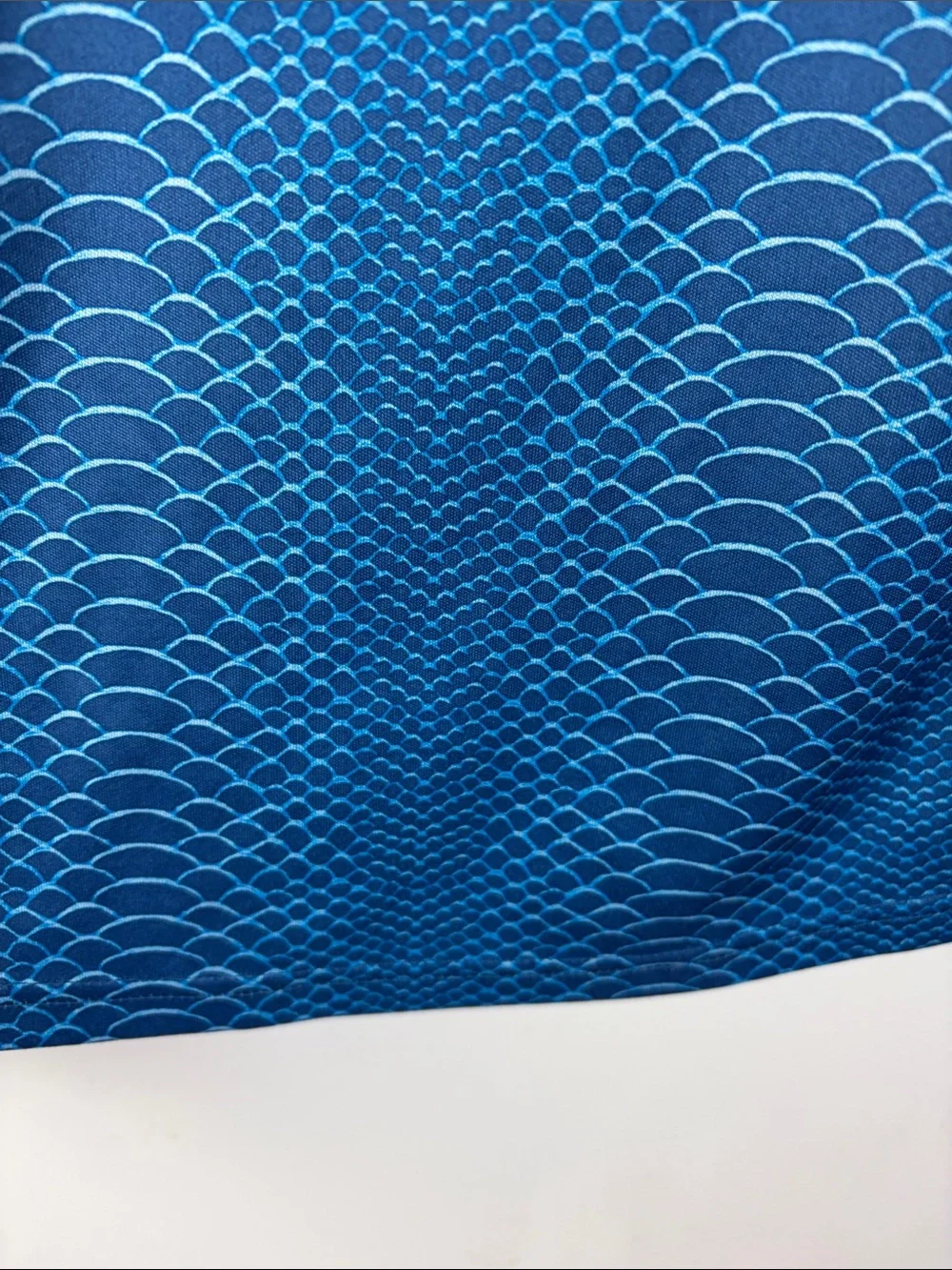 Under Armour HeatGear Blue Scale Print Athletic Tee Size Large - Picture 8 of 11